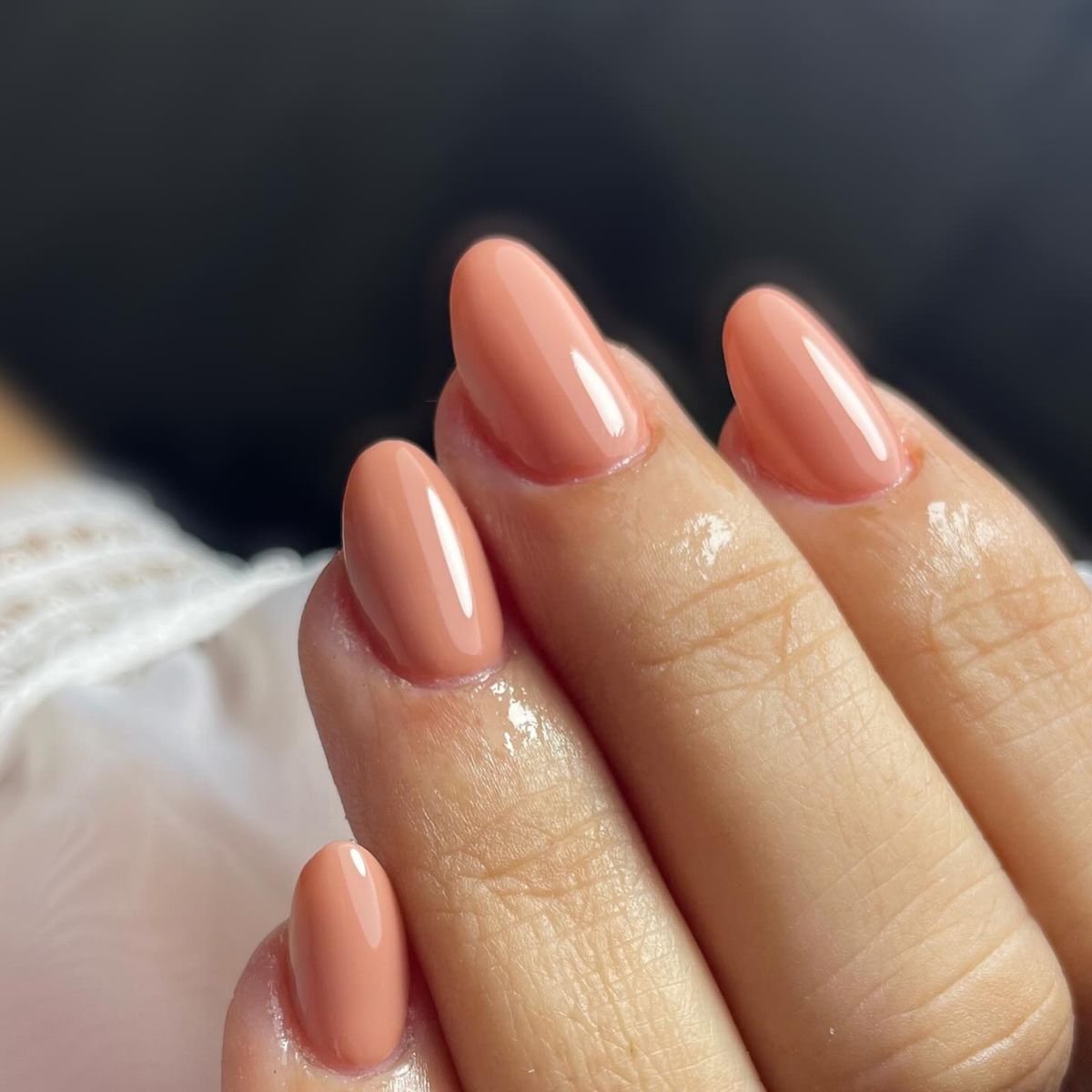 Unhas nude amendoadas